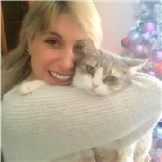 Ragazza laureata all'accademia di Belle Arti, impartisce lezioni di Storia dell'arte, pittura, disegno per bambini delle elementari, ragazzi delle scuole medie e superiori ma anche a qualsiasi persona che voglia esplorare il campo dell'arte e delle tecnic